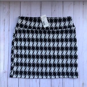 Houndstooth mini skirt